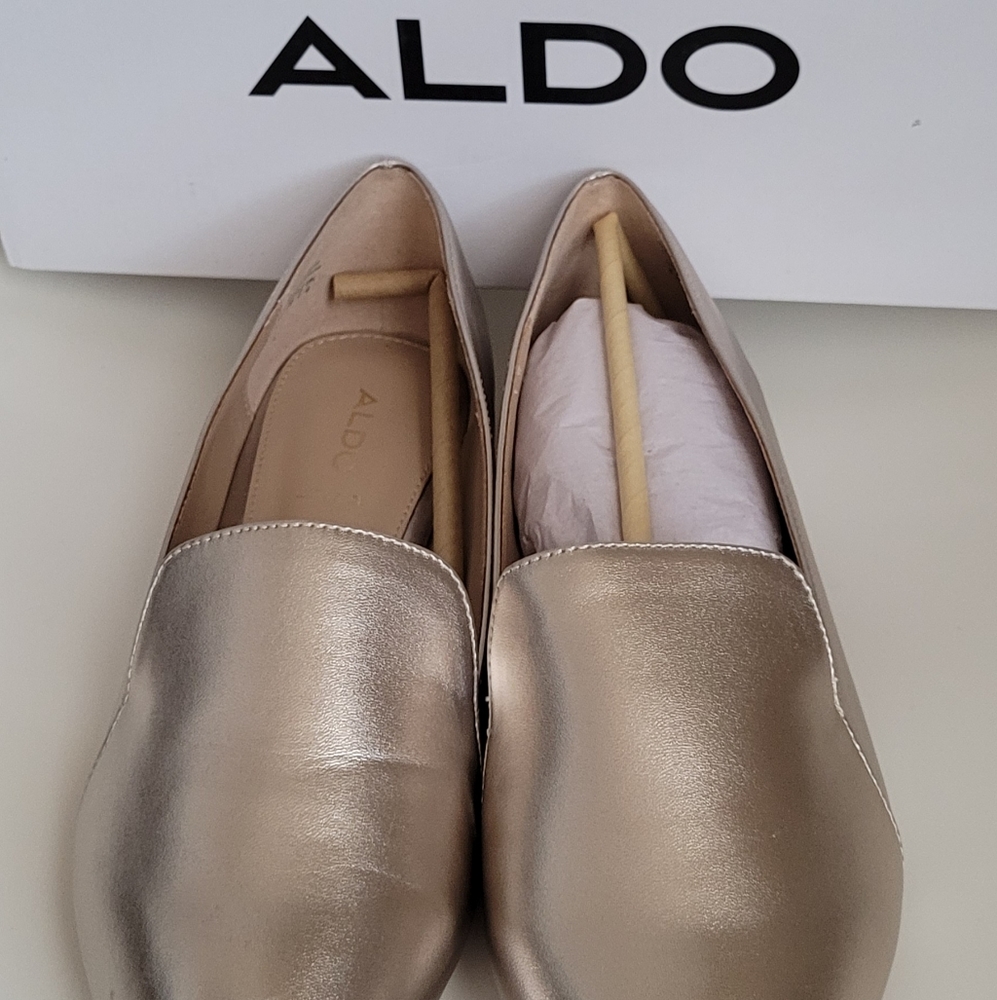 Aldo Flats, Color Gold, Size 8.5
